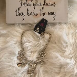 Paparazzi necklace and earring set